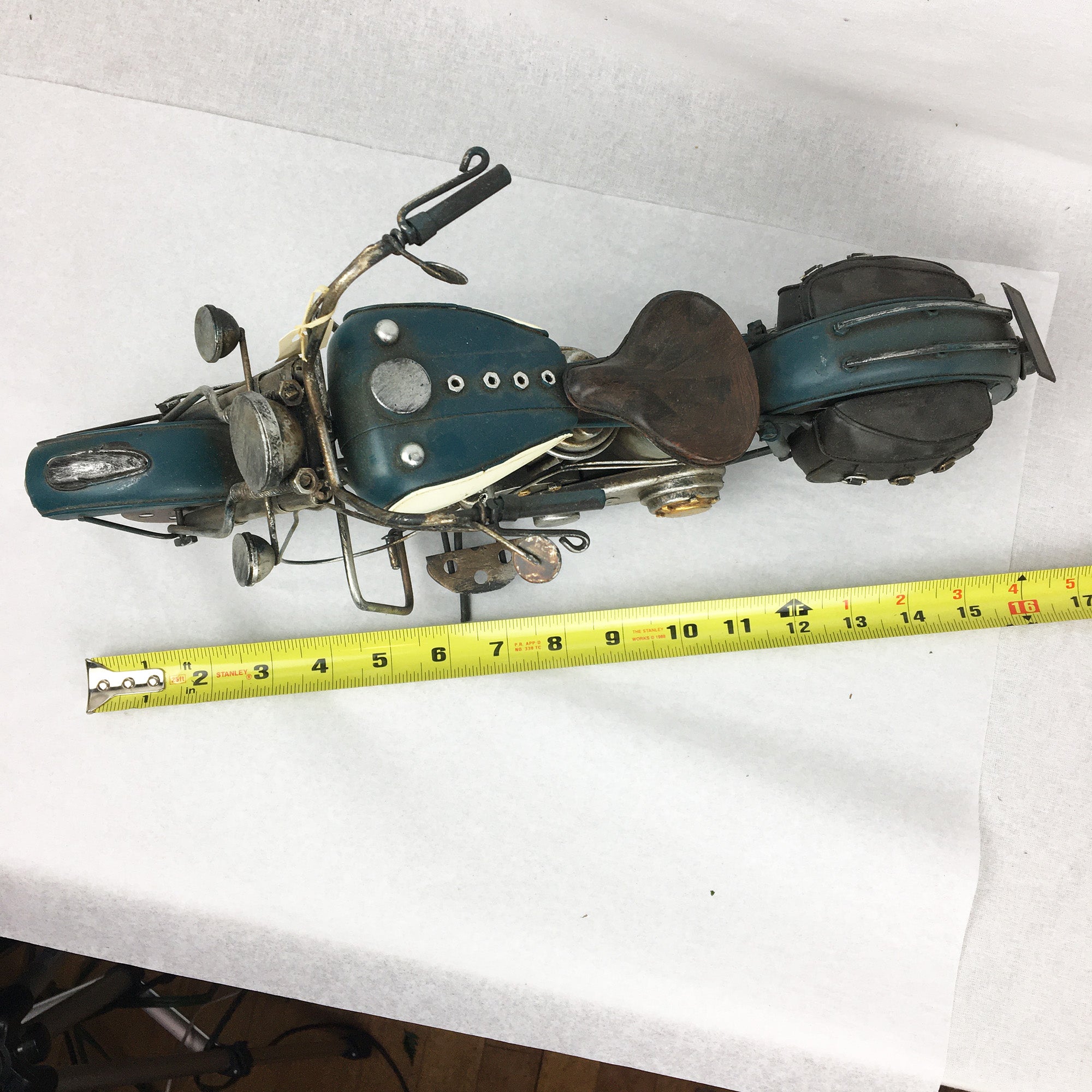 Motocyclette décorative bleu - cadeau unique Miniature * Chacun de nos produits sont uniques. Pour cette raison veuillez vérifier la disponibilité en magasin en nous téléphonant au 819 326-3563 avant votre achat.