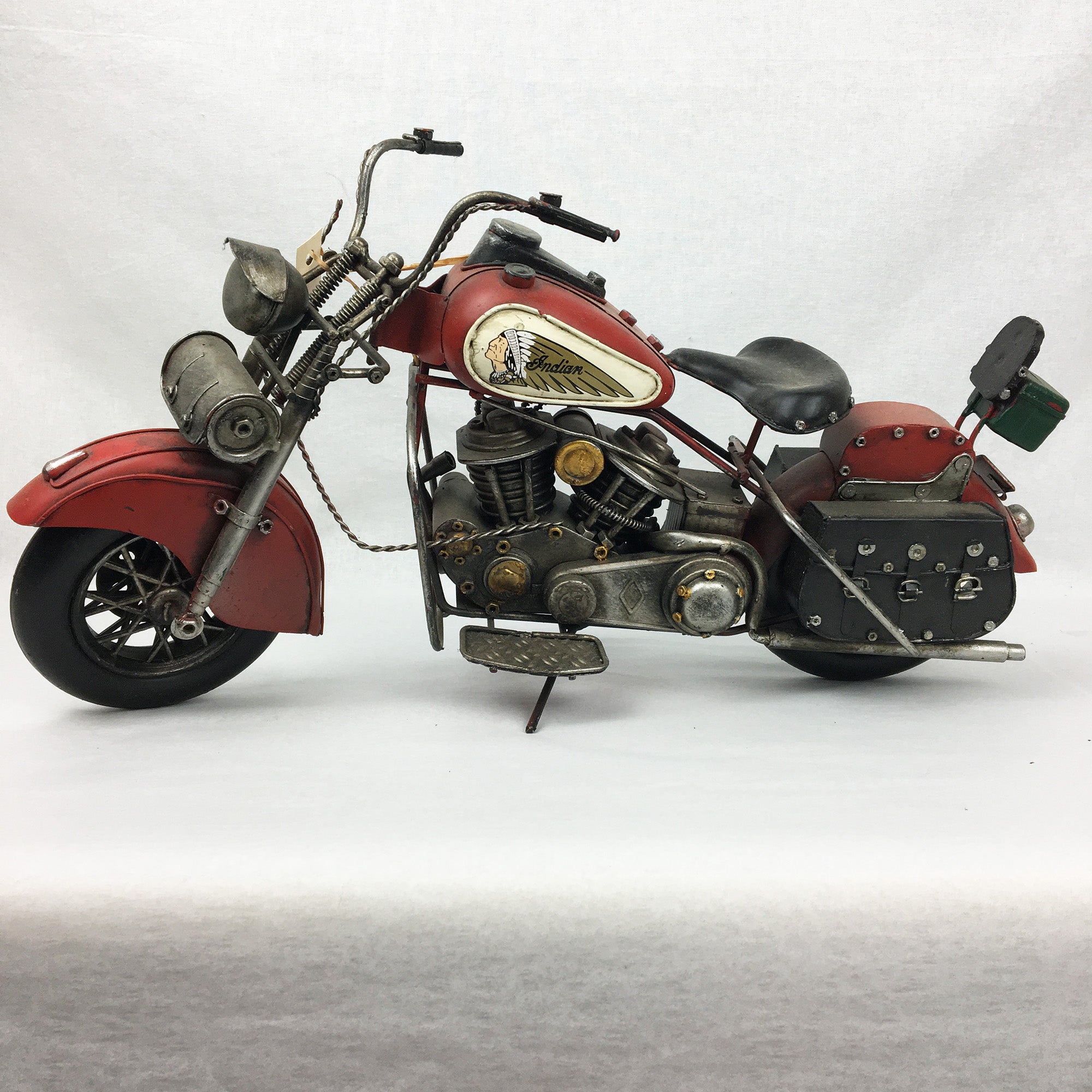 Motocyclette décorative rouge - cadeau unique Miniature * Chacun de nos produits sont uniques. Pour cette raison veuillez vérifier la disponibilité en magasin en nous téléphonant au 819 326-3563 avant votre achat.