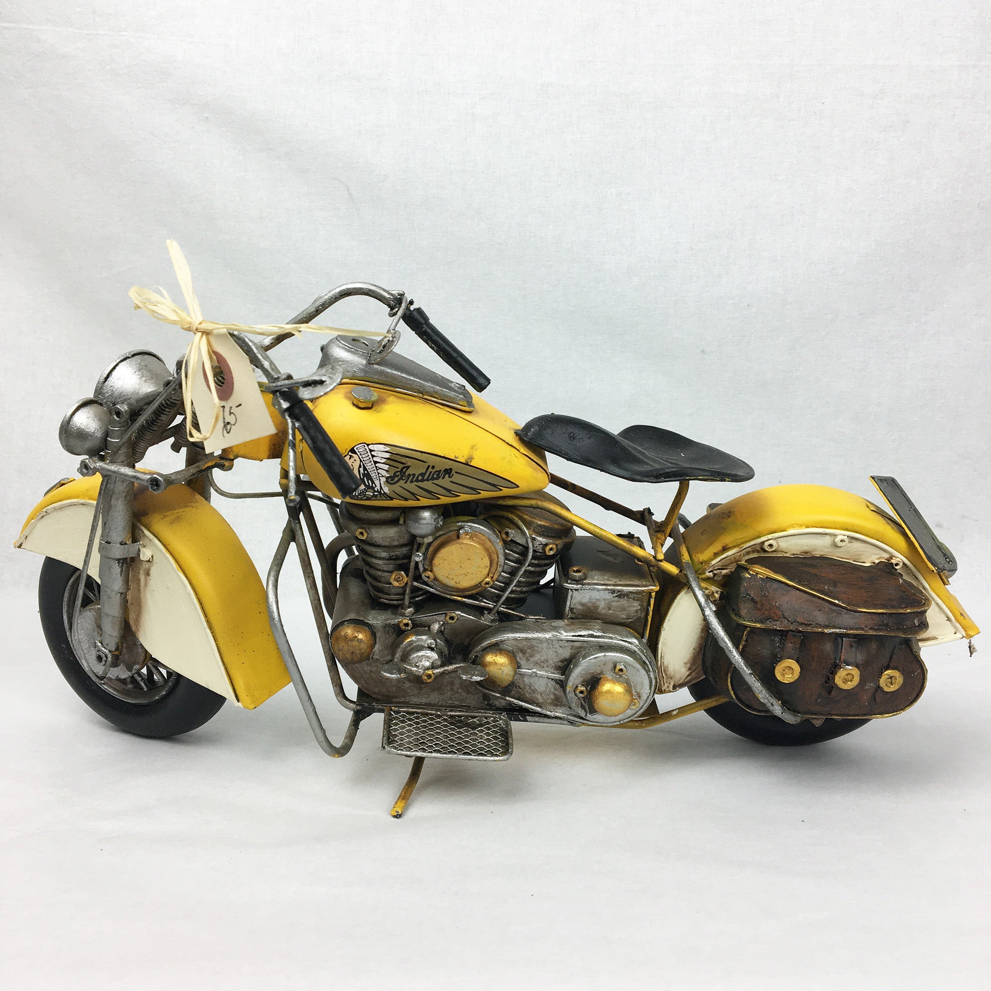 Motocyclette décorative 15'' jaune - cadeau unique Miniature * Chacun de nos produits sont uniques. Pour cette raison veuillez vérifier la disponibilité en magasin en nous téléphonant au 819 326-3563 avant votre achat.