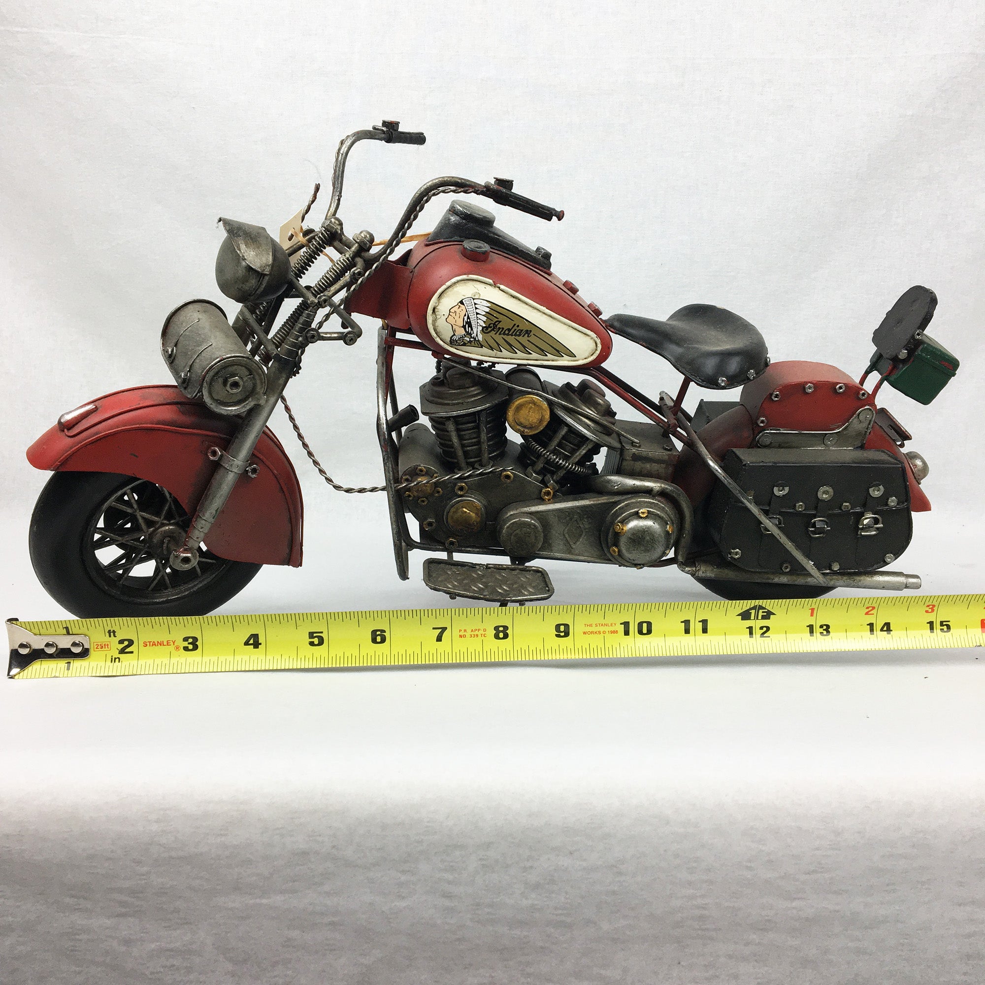 Motocyclette décorative rouge - cadeau unique Miniature * Chacun de nos produits sont uniques. Pour cette raison veuillez vérifier la disponibilité en magasin en nous téléphonant au 819 326-3563 avant votre achat.