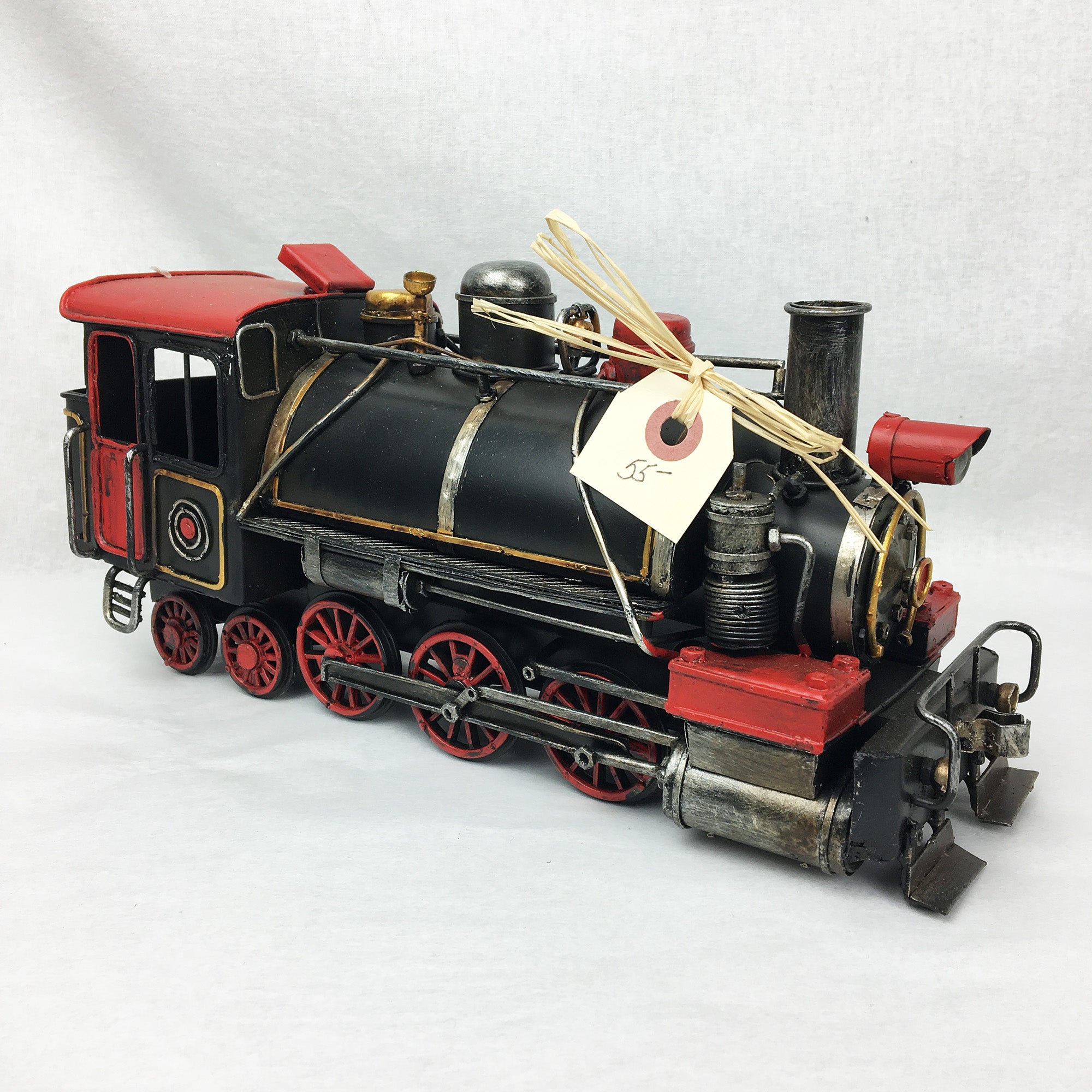 Train miniature décoratif 11''  * Chacun de nos produits sont uniques. Pour cette raison veuillez vérifier la disponibilité en magasin en nous téléphonant au 819 326-3563 avant votre achat.