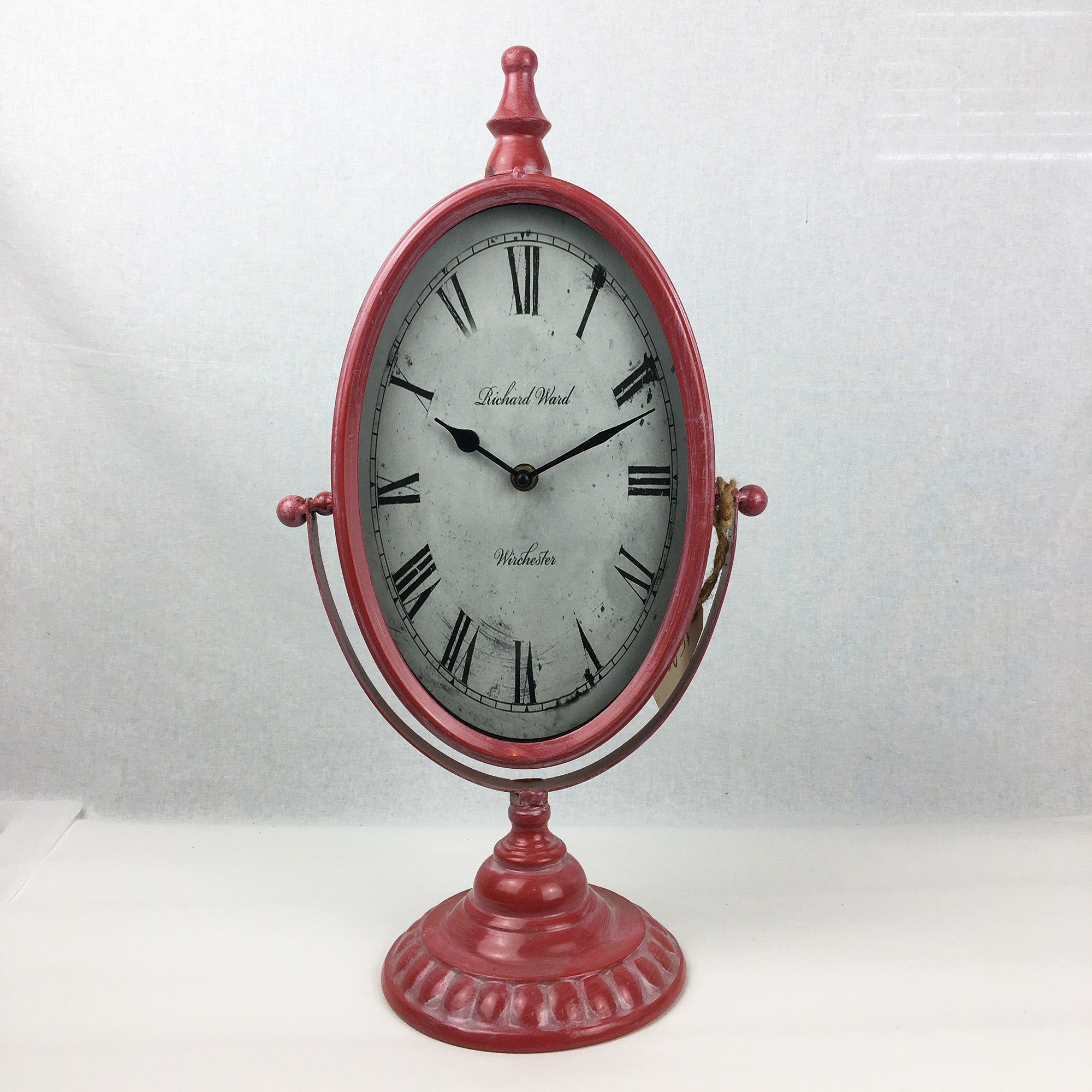 Horloge décorative ovale rouge * Chacun de nos produits sont uniques. Pour cette raison veuillez vérifier la disponibilité en magasin en nous téléphonant au 819 326-3563 avant votre achat.