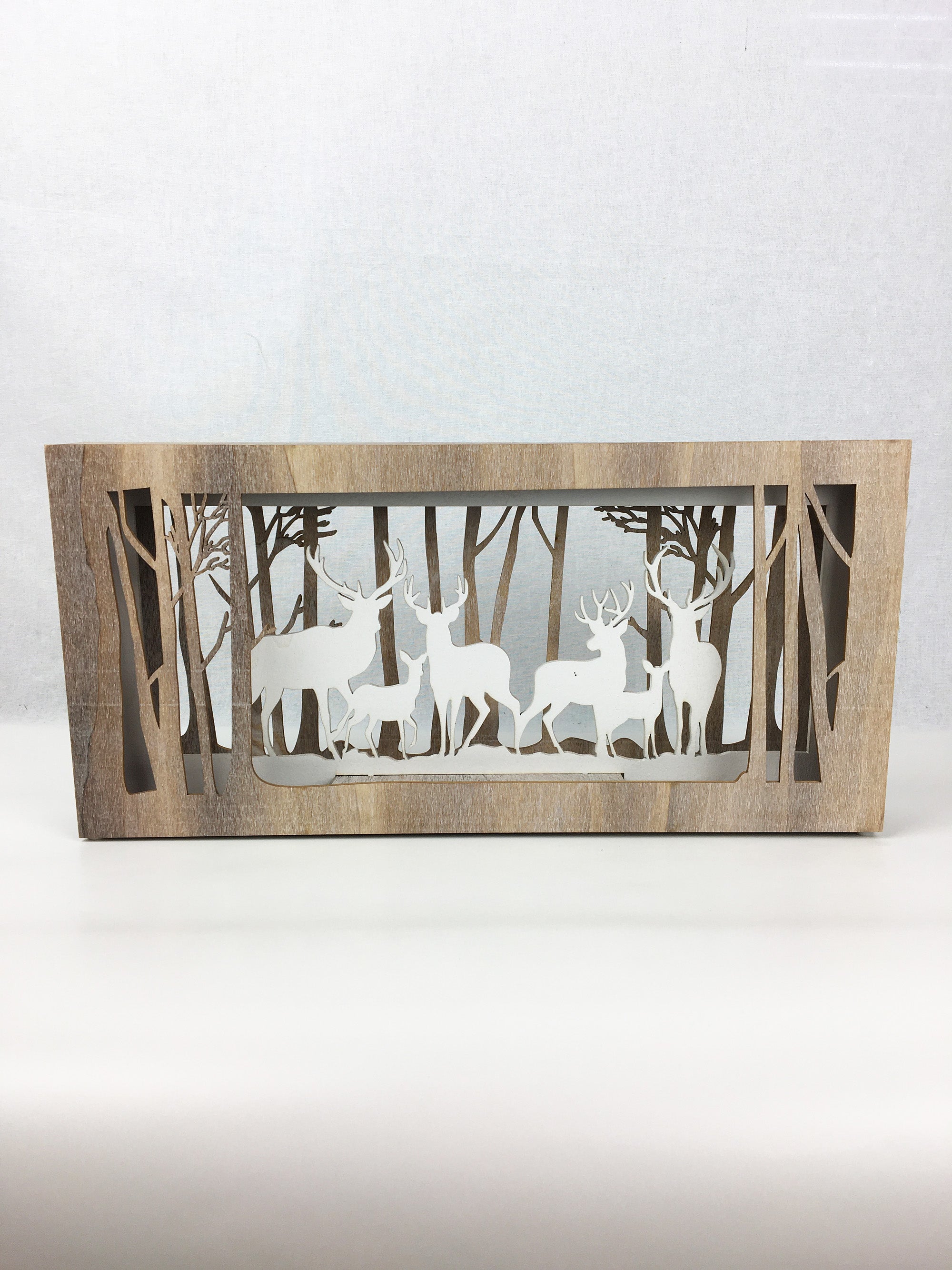 Cadre décoratif en bois - Les chevreuils * Chacun de nos produits sont uniques. Pour cette raison veuillez vérifier la disponibilité en magasin en nous téléphonant au 819 326-3563 avant votre achat.