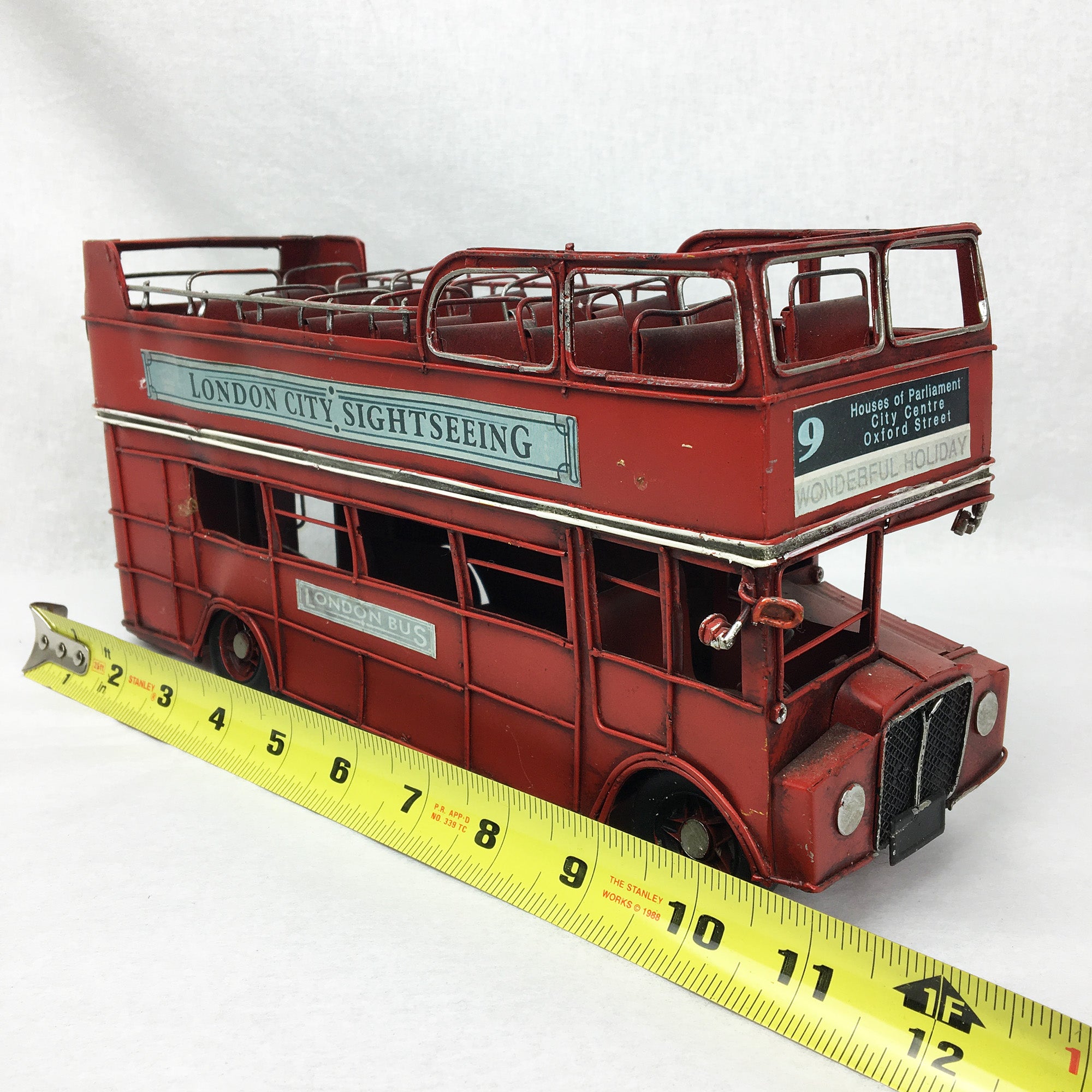 Autobus de Londre miniature décoratif 6'' * Chacun de nos produits sont uniques. Pour cette raison veuillez vérifier la disponibilité en magasin en nous téléphonant au 819 326-3563 avant votre achat.