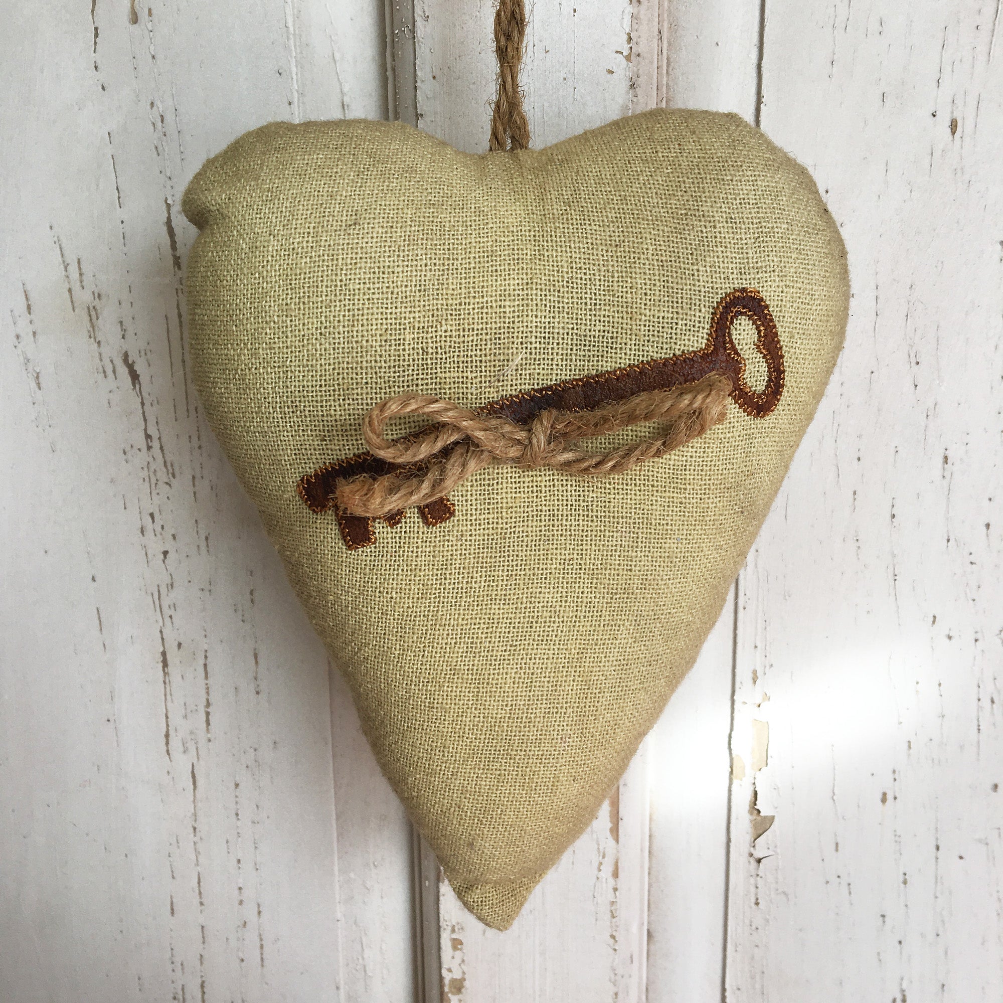 Coeur décoratif - Cadeau original * Chacun de nos produits sont uniques. Pour cette raison veuillez vérifier la disponibilité en magasin en nous téléphonant au 819 326-3563 avant votre achat.