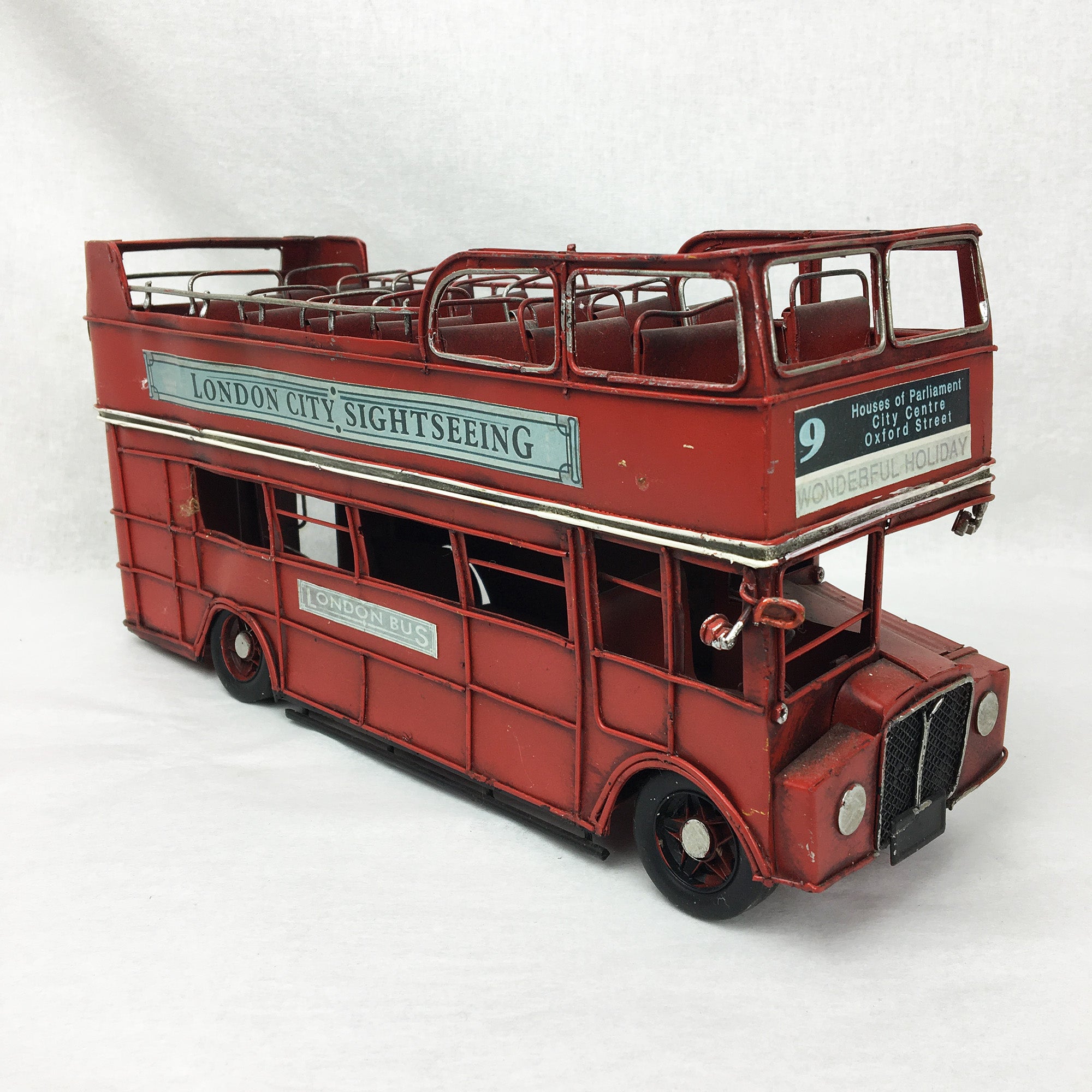 Autobus de Londre miniature décoratif 6'' * Chacun de nos produits sont uniques. Pour cette raison veuillez vérifier la disponibilité en magasin en nous téléphonant au 819 326-3563 avant votre achat.