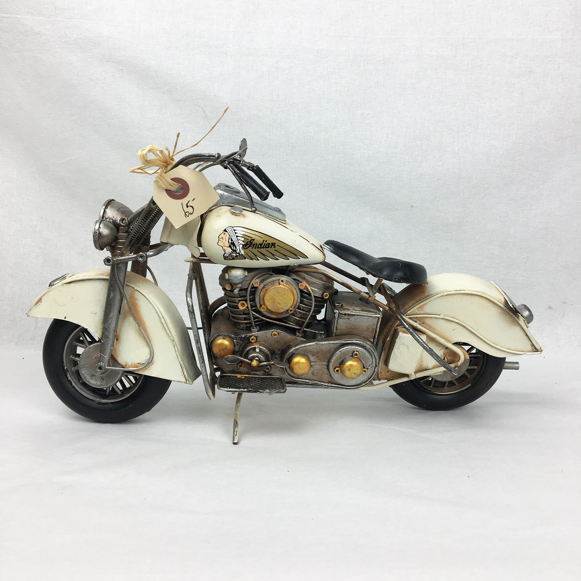 Motocyclette décorative 15'' beige - cadeau unique Miniature * Chacun de nos produits sont uniques. Pour cette raison veuillez vérifier la disponibilité en magasin en nous téléphonant au 819 326-3563 avant votre achat.