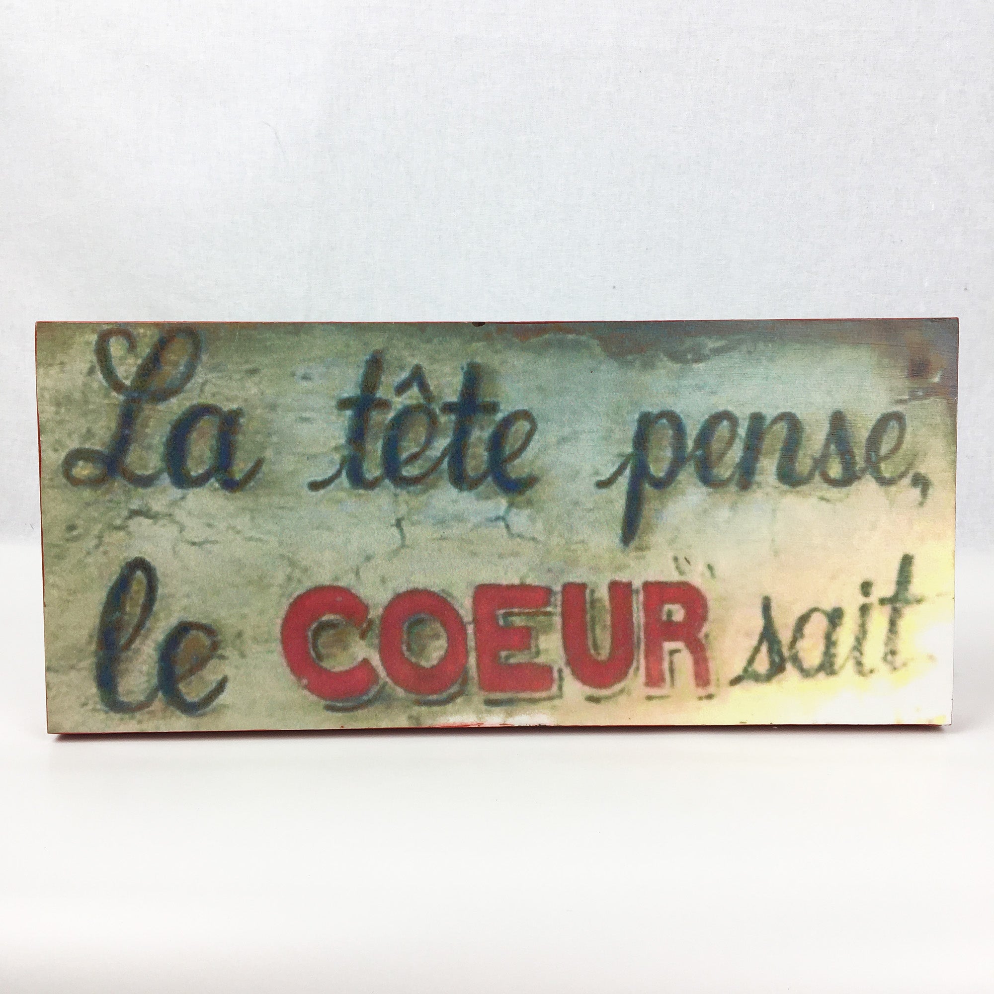 Cadre décoratif - La tête pense, le coeur sait  * Chacun de nos produits sont uniques. Pour cette raison veuillez vérifier la disponibilité en magasin en nous téléphonant au 819 326-3563 avant votre achat.