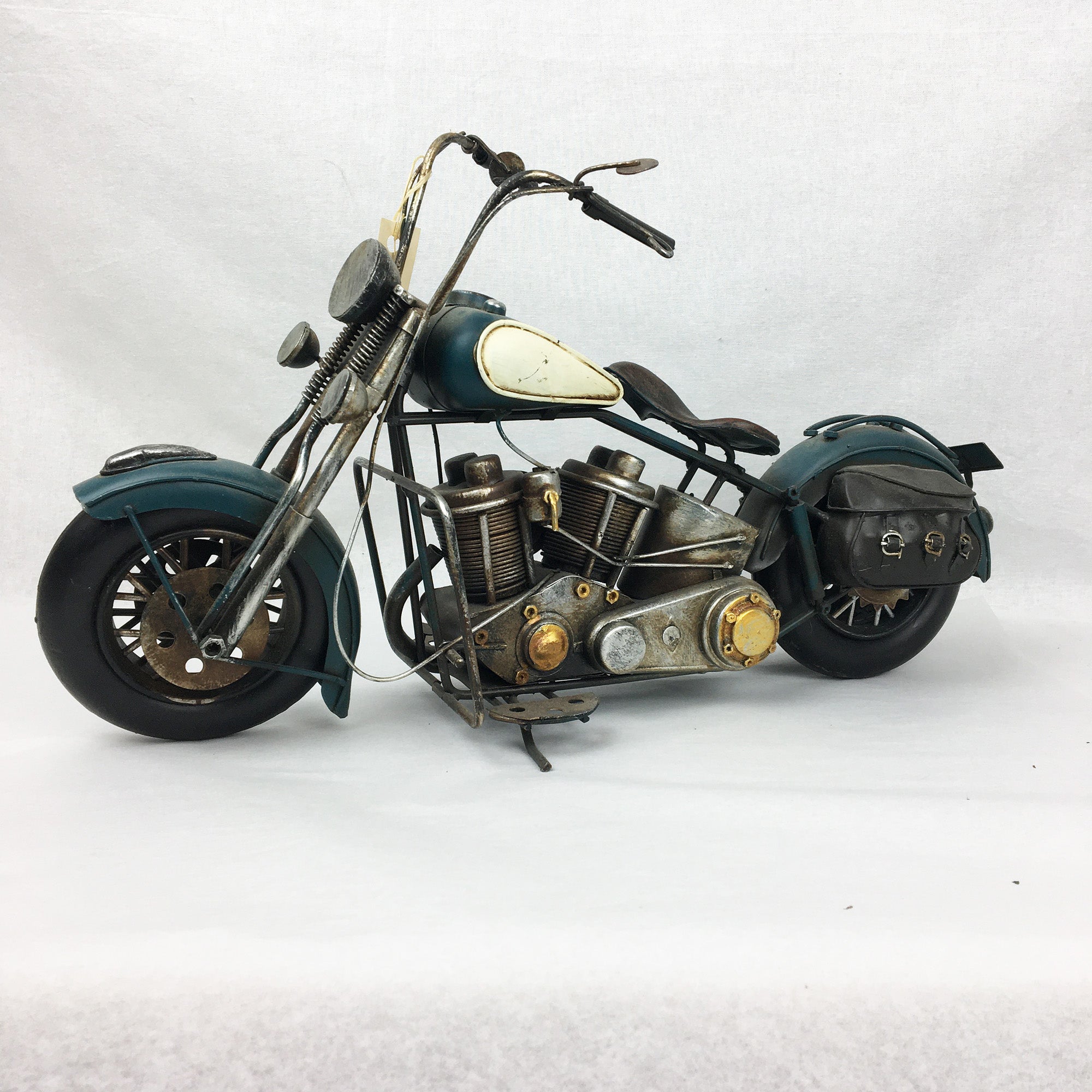 Motocyclette décorative bleu - cadeau unique Miniature * Chacun de nos produits sont uniques. Pour cette raison veuillez vérifier la disponibilité en magasin en nous téléphonant au 819 326-3563 avant votre achat.