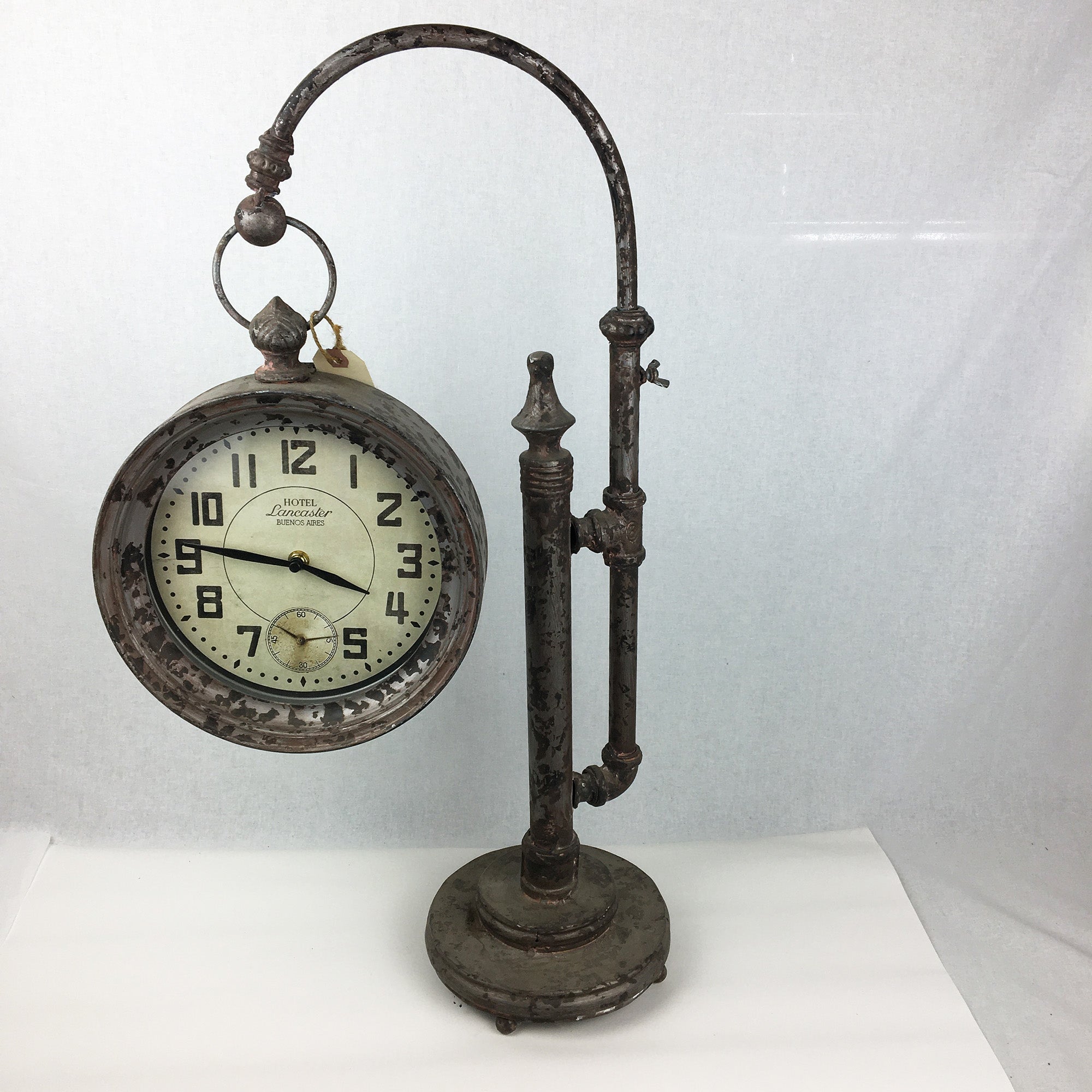 Horloge décorative unique * Chacun de nos produits sont uniques. Pour cette raison veuillez vérifier la disponibilité en magasin en nous téléphonant au 819 326-3563 avant votre achat.