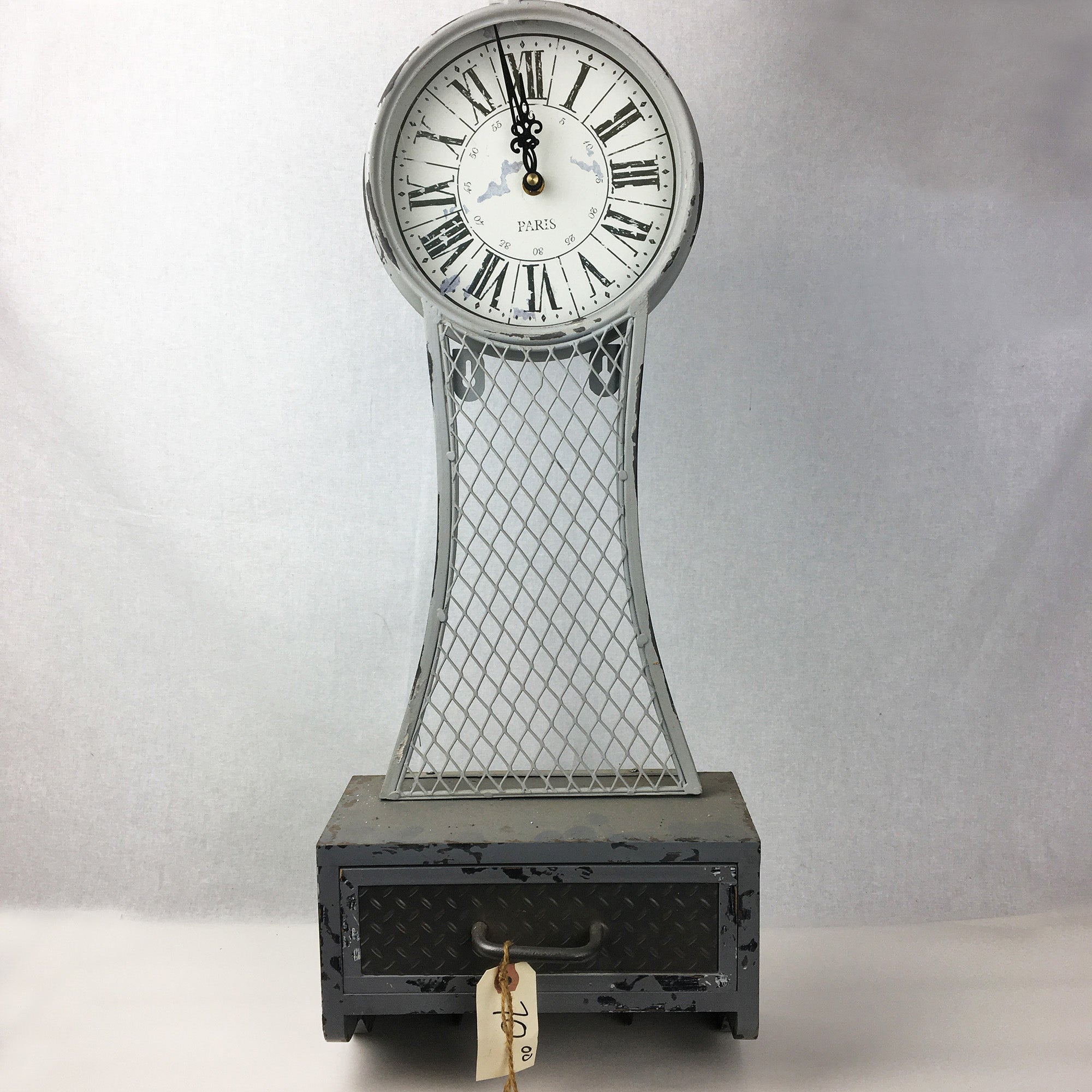 Horloge décorative unique * Chacun de nos produits sont uniques. Pour cette raison veuillez vérifier la disponibilité en magasin en nous téléphonant au 819 326-3563 avant votre achat.